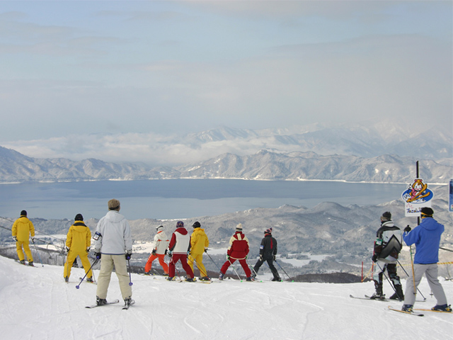 冬：雪国的休闲活动“滑雪”